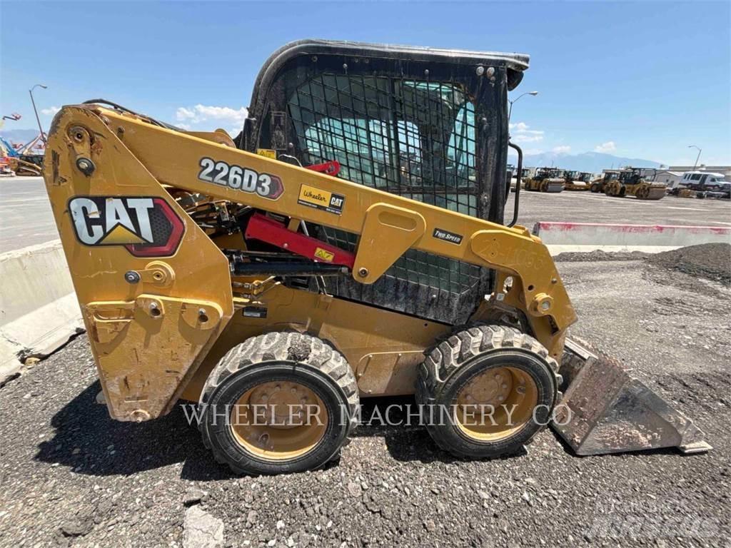 CAT 226D3 C3H2  스키드로더