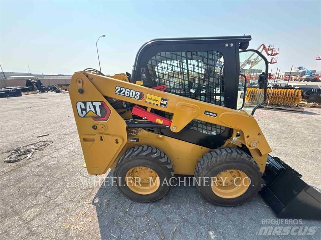 CAT 226D3 C3H2  스키드로더