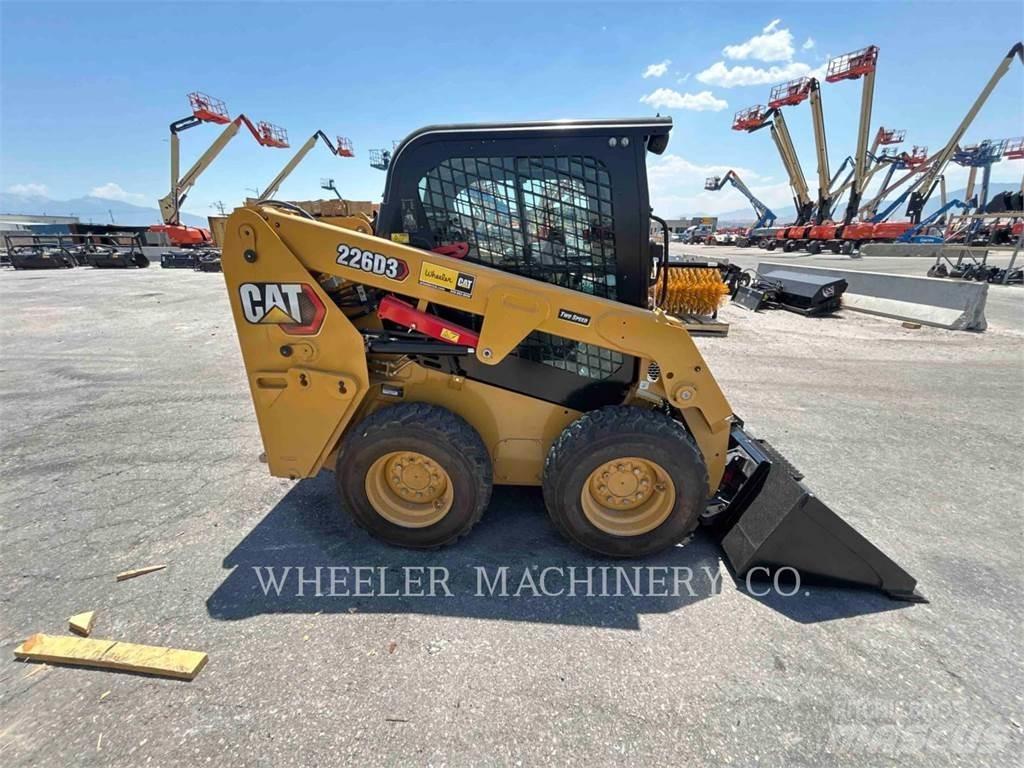 CAT 226D3 C3H2  스키드로더