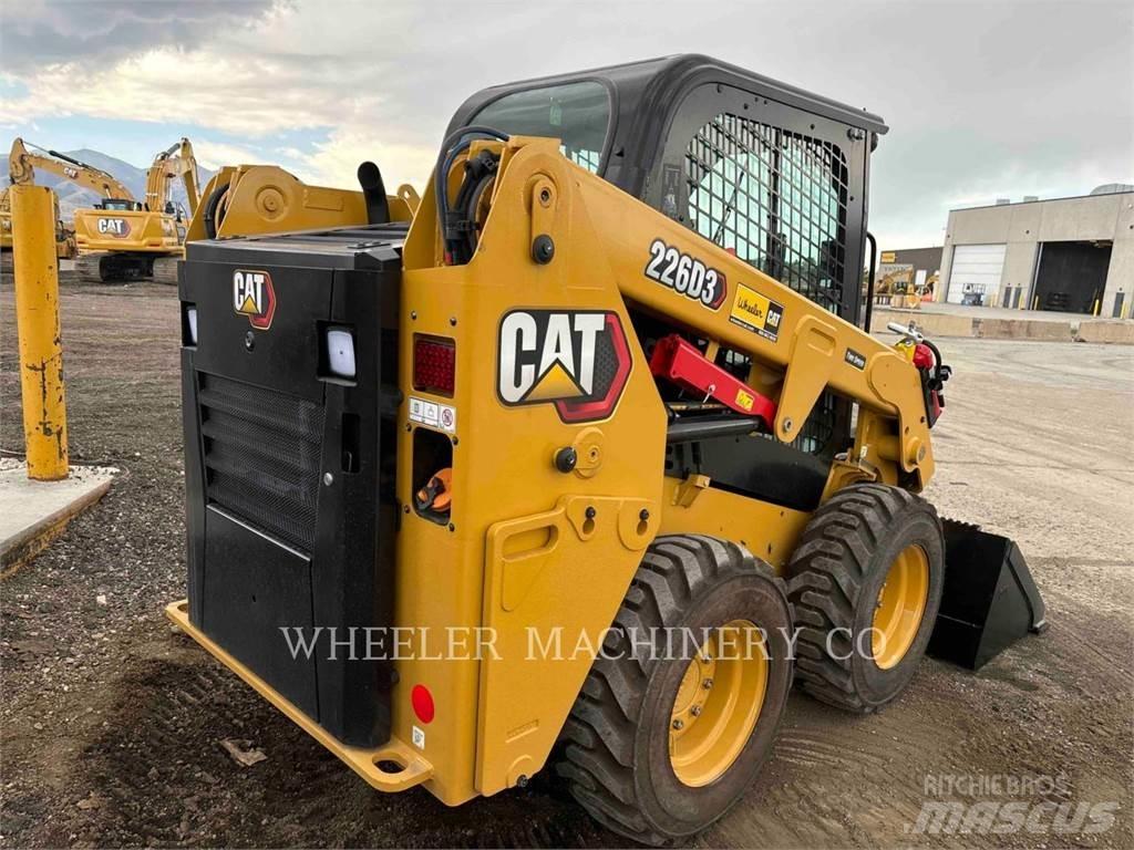 CAT 226D3 C3H2  스키드로더