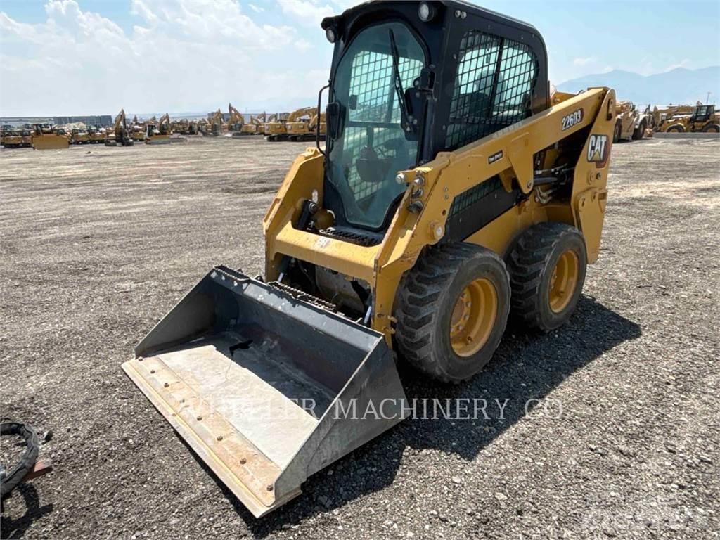 CAT 226D3 C3H2  스키드로더