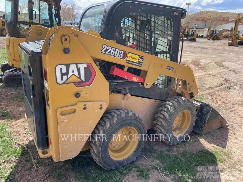 CAT 226D3 C3H2  스키드로더