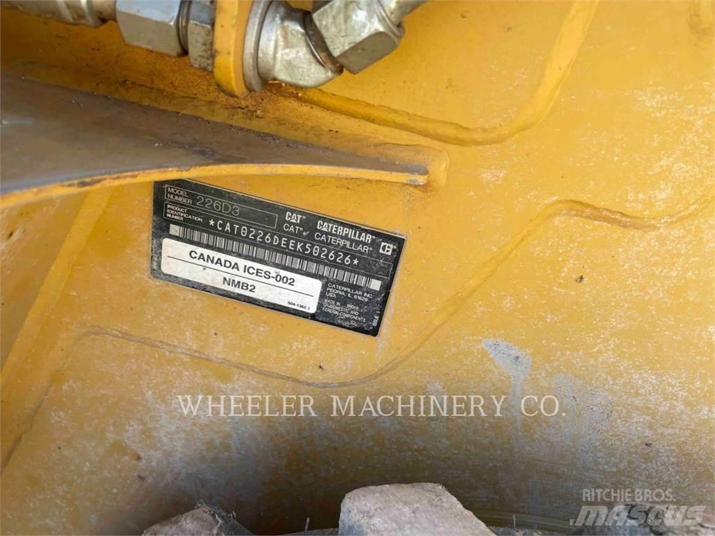 CAT 226D3 C3H2  스키드로더
