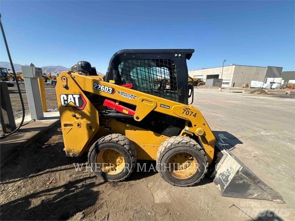 CAT 226D3 C3H2  스키드로더