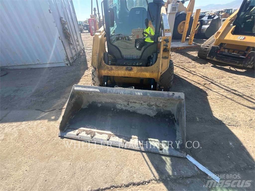 CAT 226D3 C3H2  스키드로더