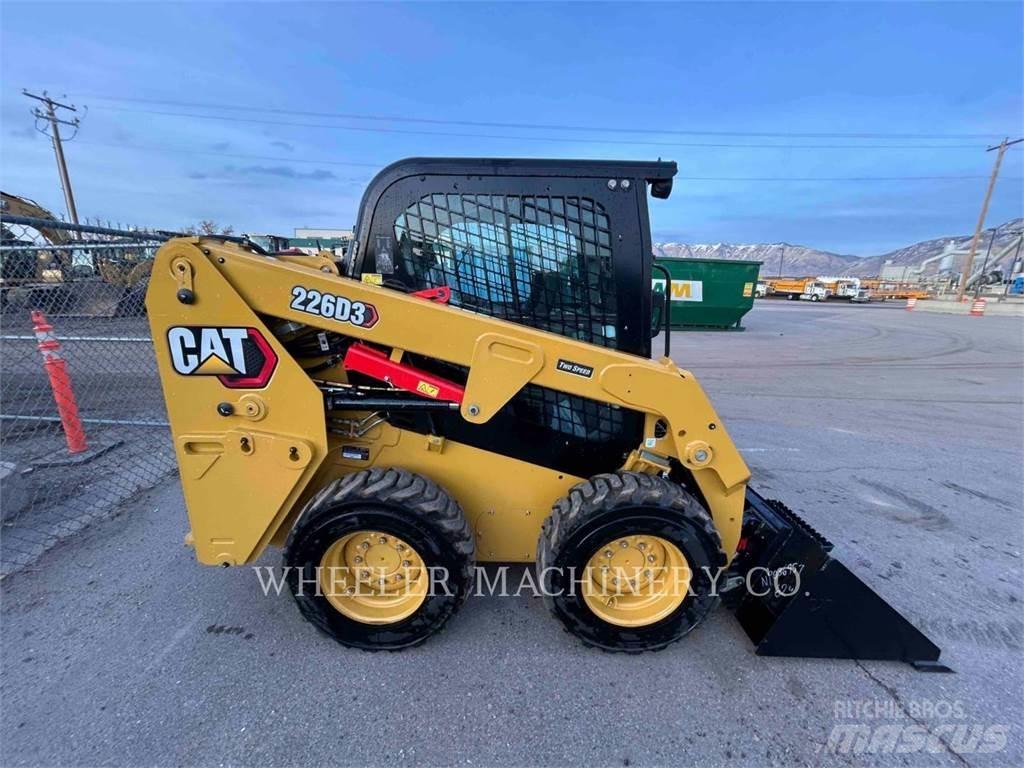 CAT 226D3 C3H2  스키드로더