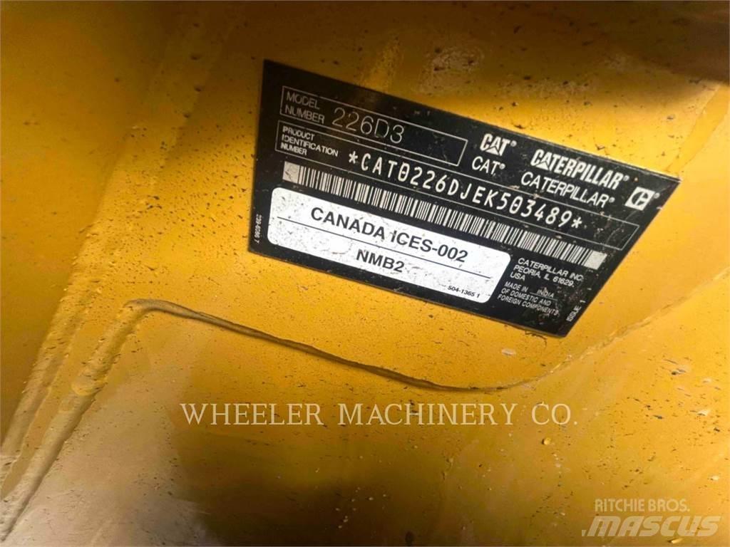 CAT 226D3 C3H2  스키드로더