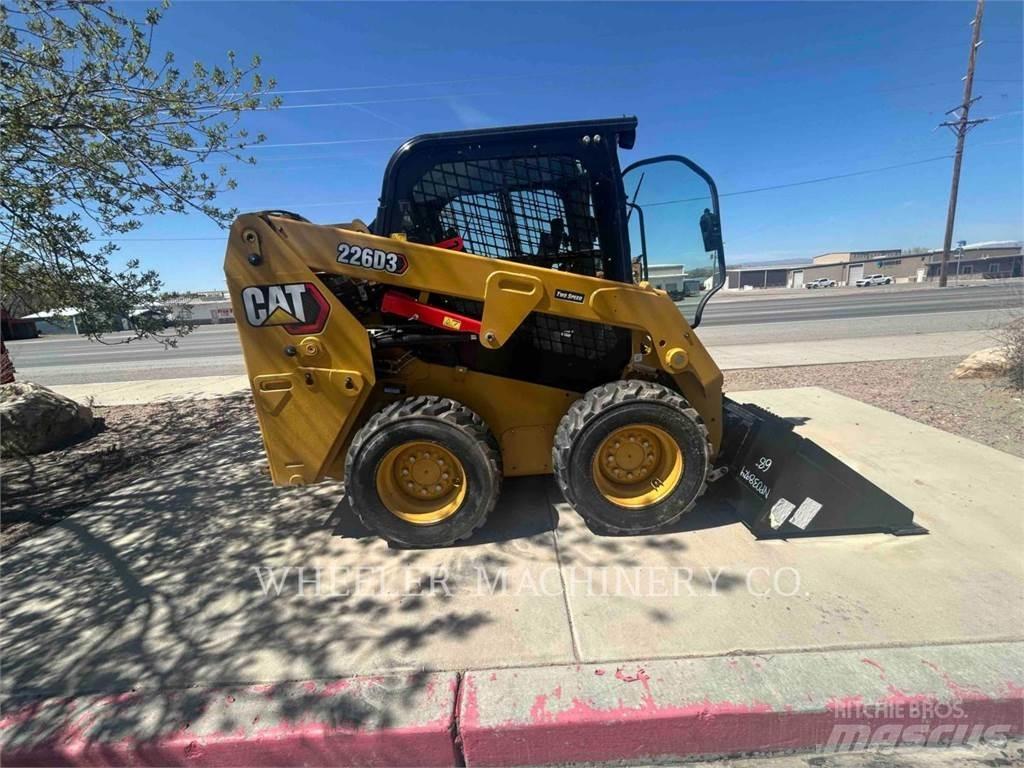 CAT 226D3 C3H2  스키드로더