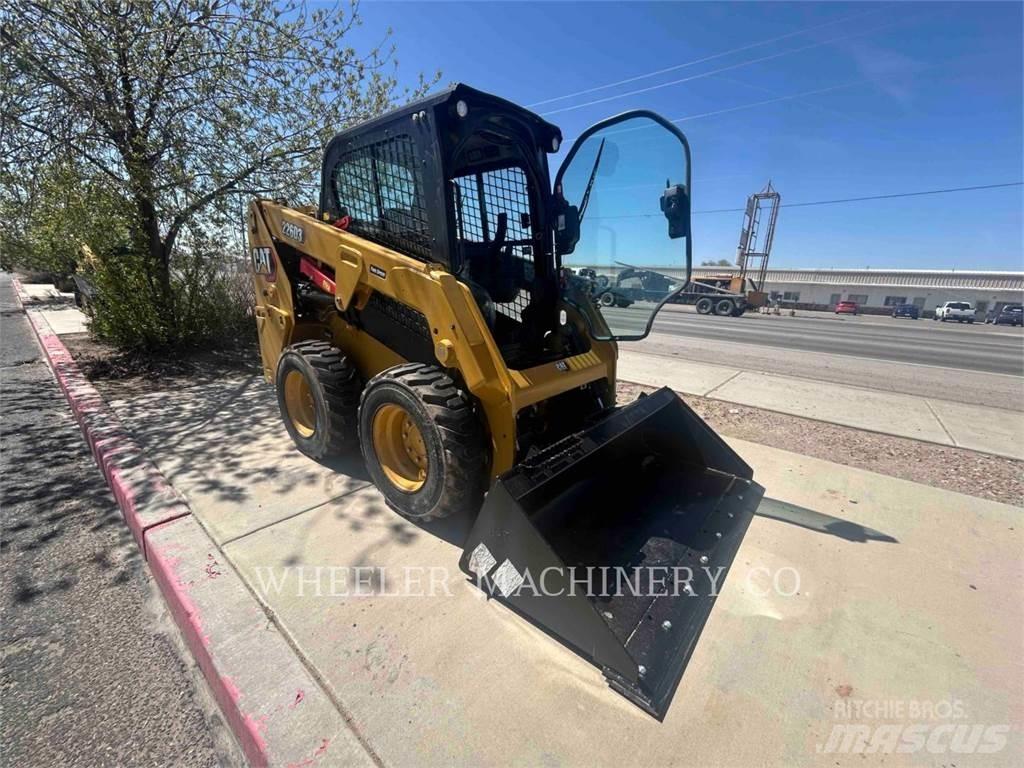 CAT 226D3 C3H2  스키드로더