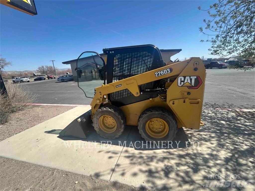 CAT 226D3 C3H2  스키드로더