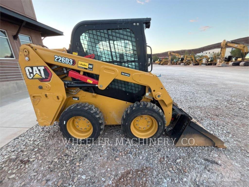 CAT 226D3 C3H2  스키드로더