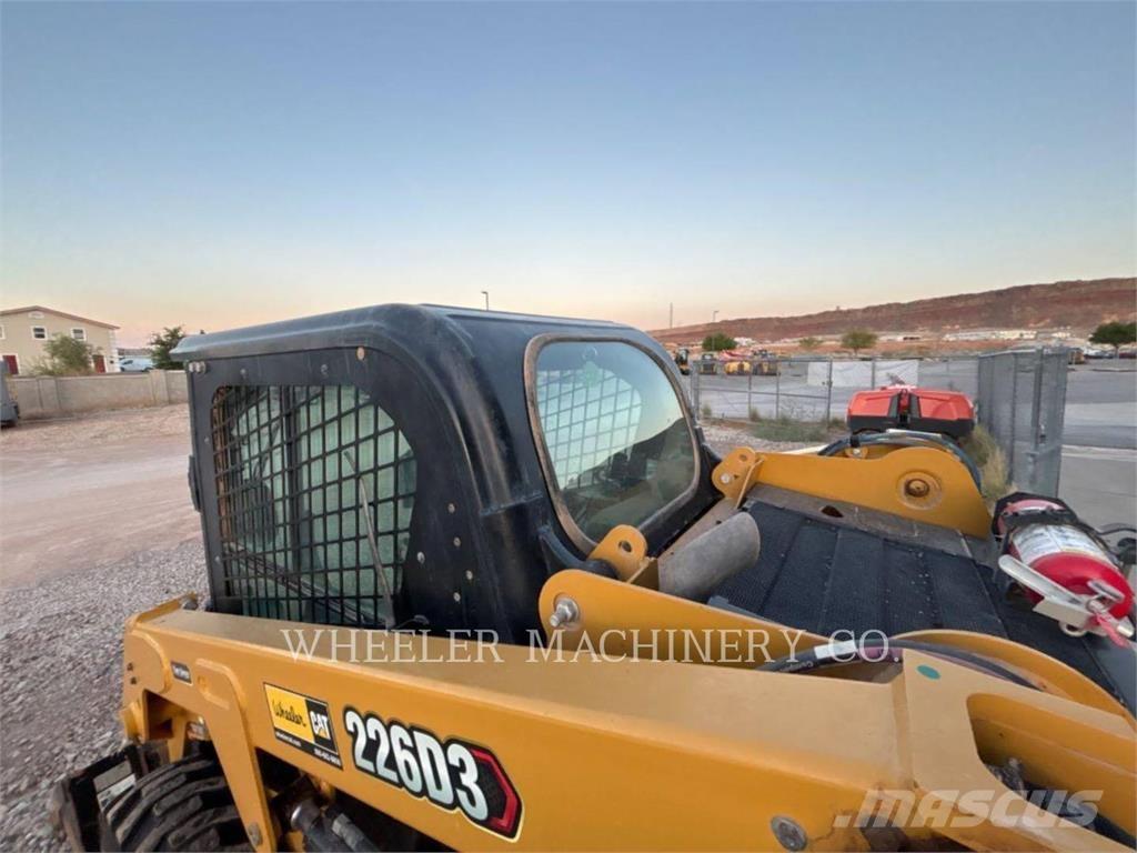 CAT 226D3 C3H2  스키드로더