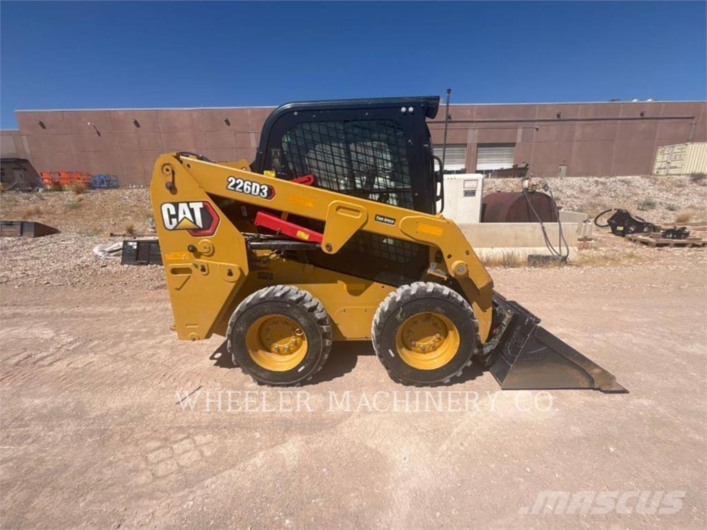 CAT 226D3 C3H2  스키드로더
