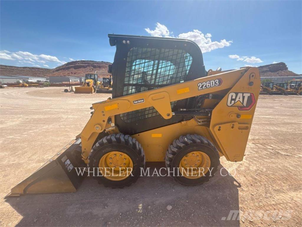 CAT 226D3 C3H2  스키드로더