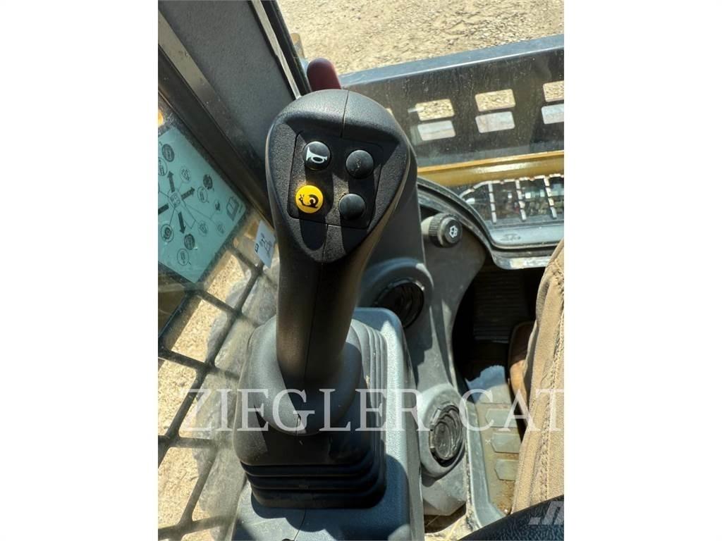 CAT 232D3  스키드로더
