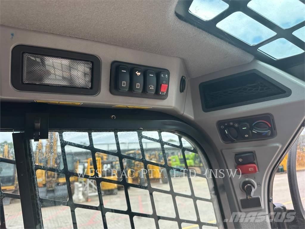 CAT 232D3  스키드로더