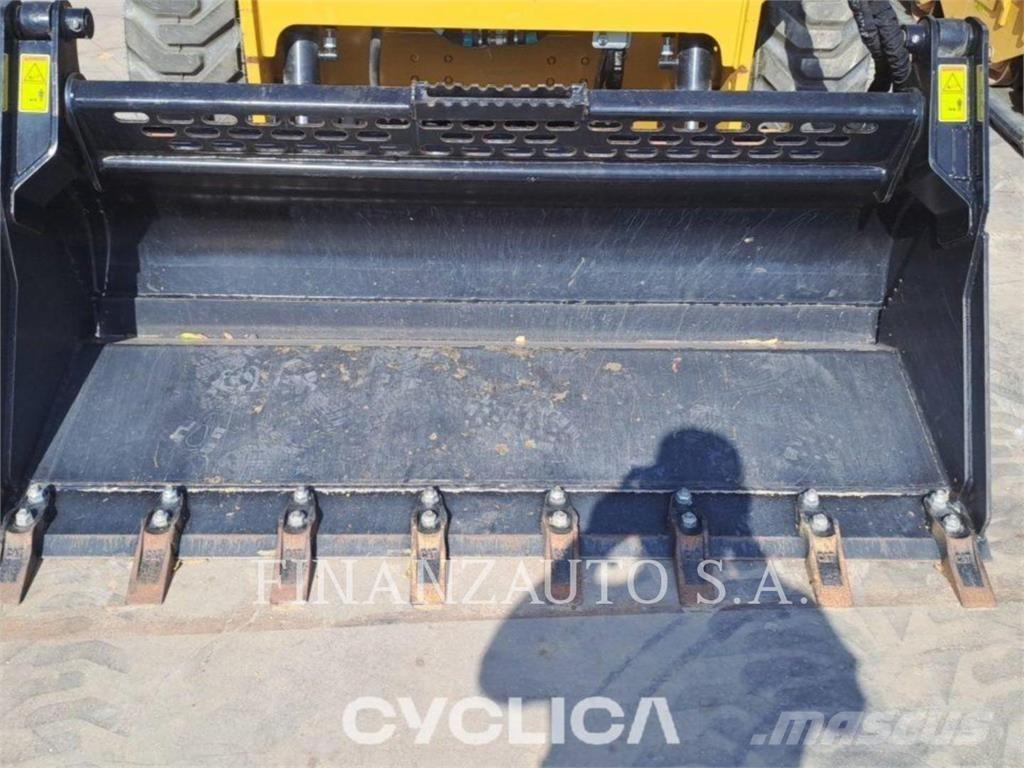 CAT 232D3  스키드로더