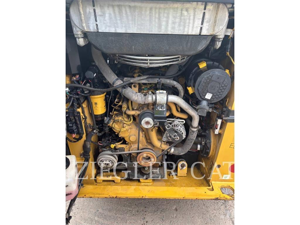 CAT 232D3  스키드로더