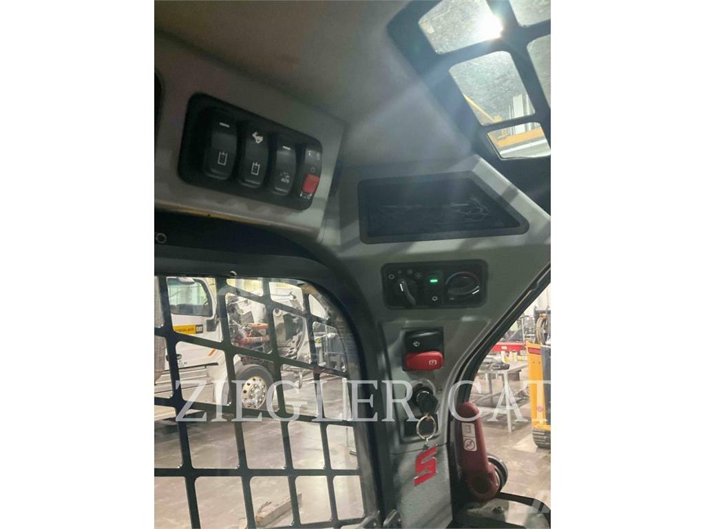 CAT 232D3  스키드로더