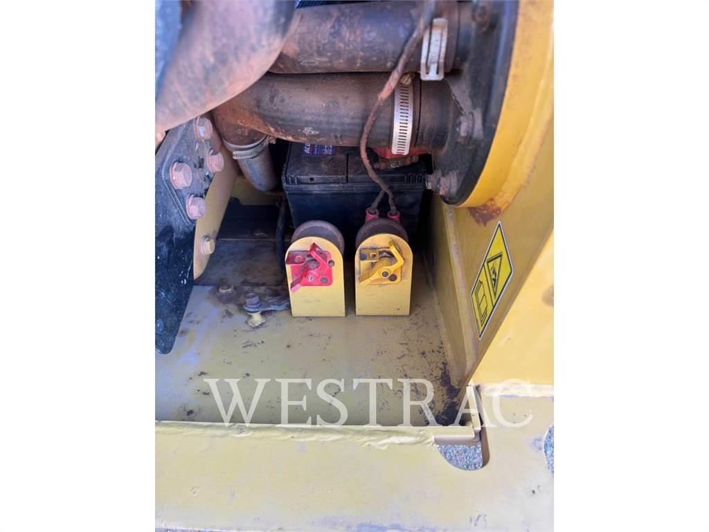 CAT 232D3LRC  스키드로더