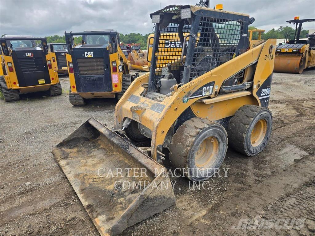 CAT 236 B  스키드로더
