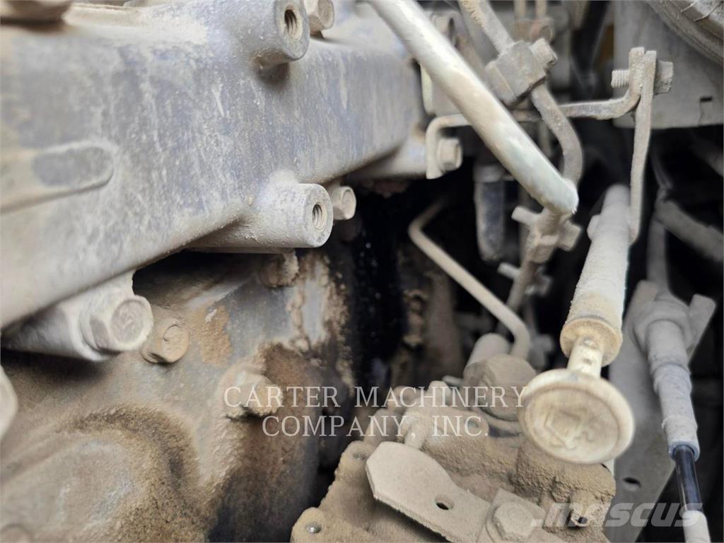 CAT 236 B  스키드로더