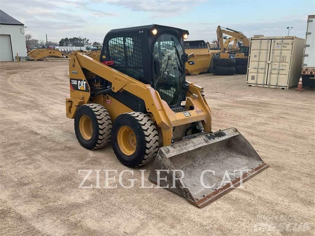 CAT 236D  스키드로더