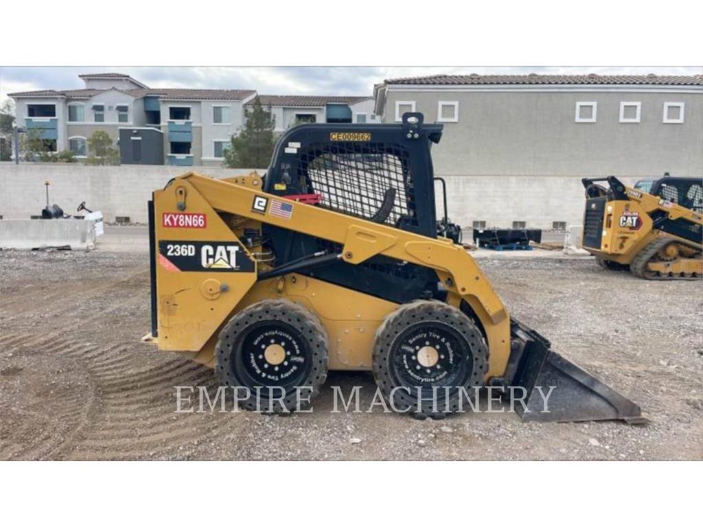 CAT 236D  스키드로더