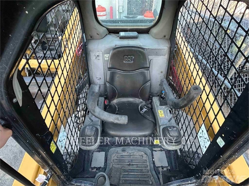CAT 236D C1-H2  스키드로더
