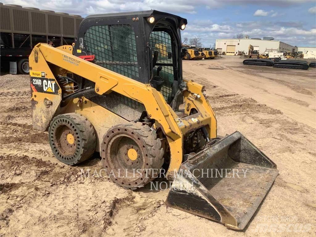 CAT 236D CQ  스키드로더