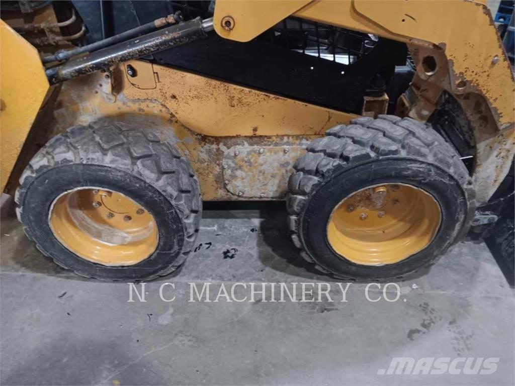 CAT 236D H2CN  스키드로더