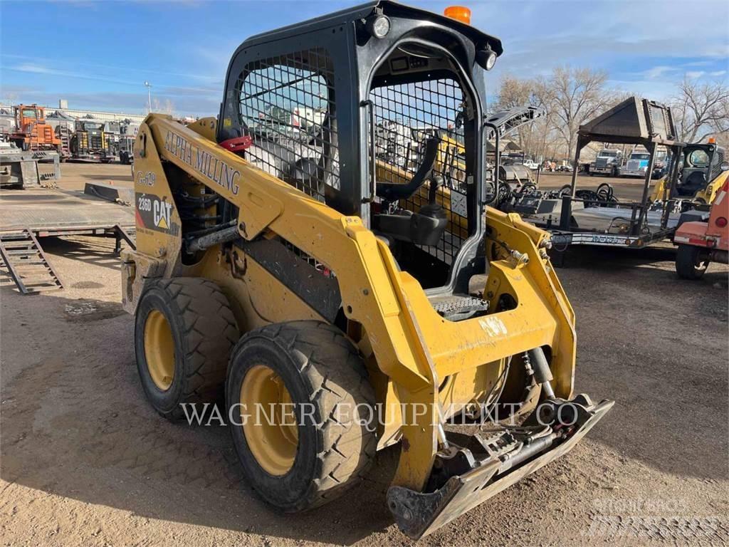 CAT 236D HF  스키드로더