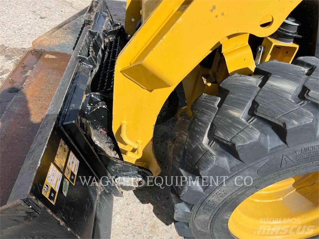 CAT 236D3  스키드로더