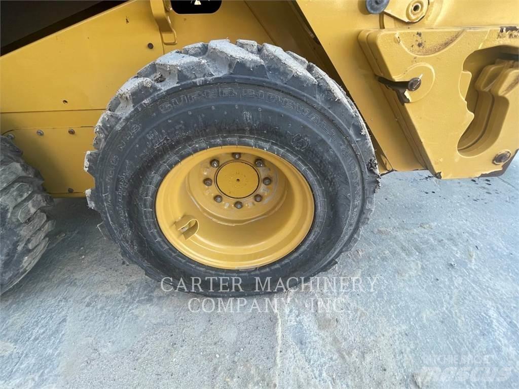 CAT 236D3  스키드로더