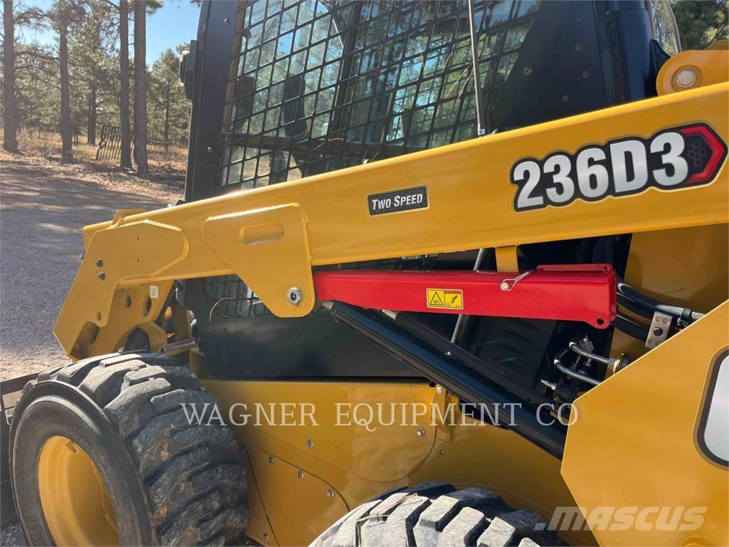 CAT 236D3  스키드로더