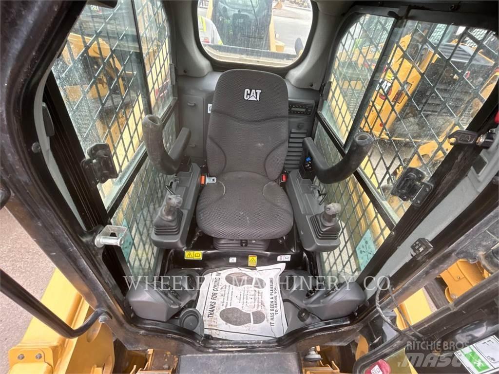 CAT 236D3 C3H2  스키드로더