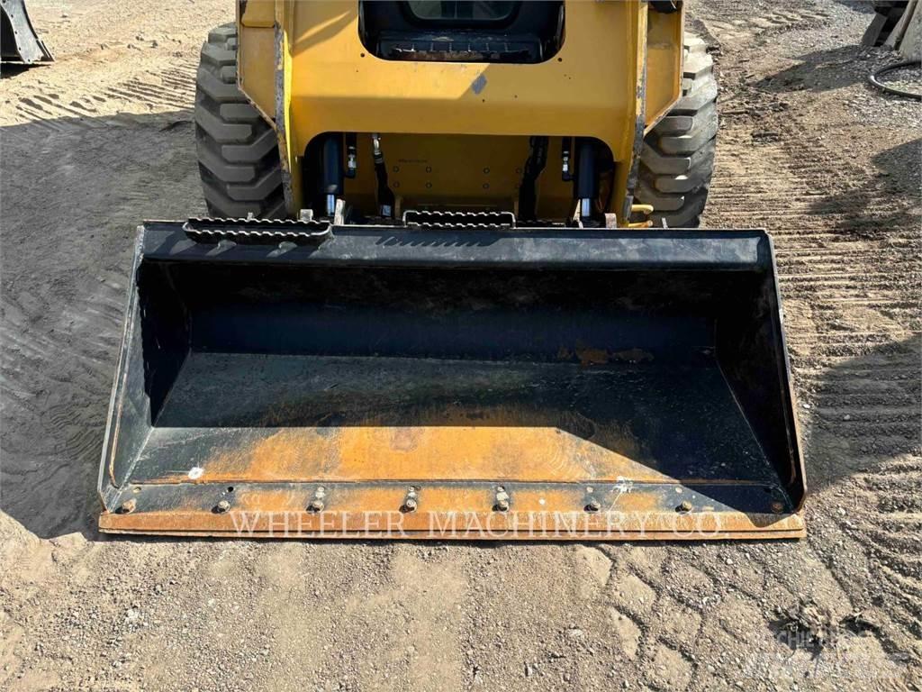 CAT 236D3 C3H2  스키드로더
