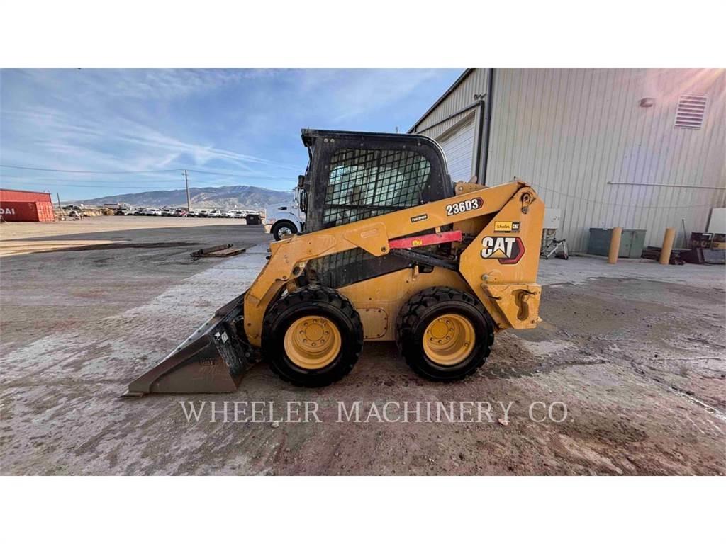 CAT 236D3 C3H2  스키드로더