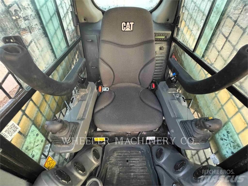 CAT 236D3 C3H2  스키드로더