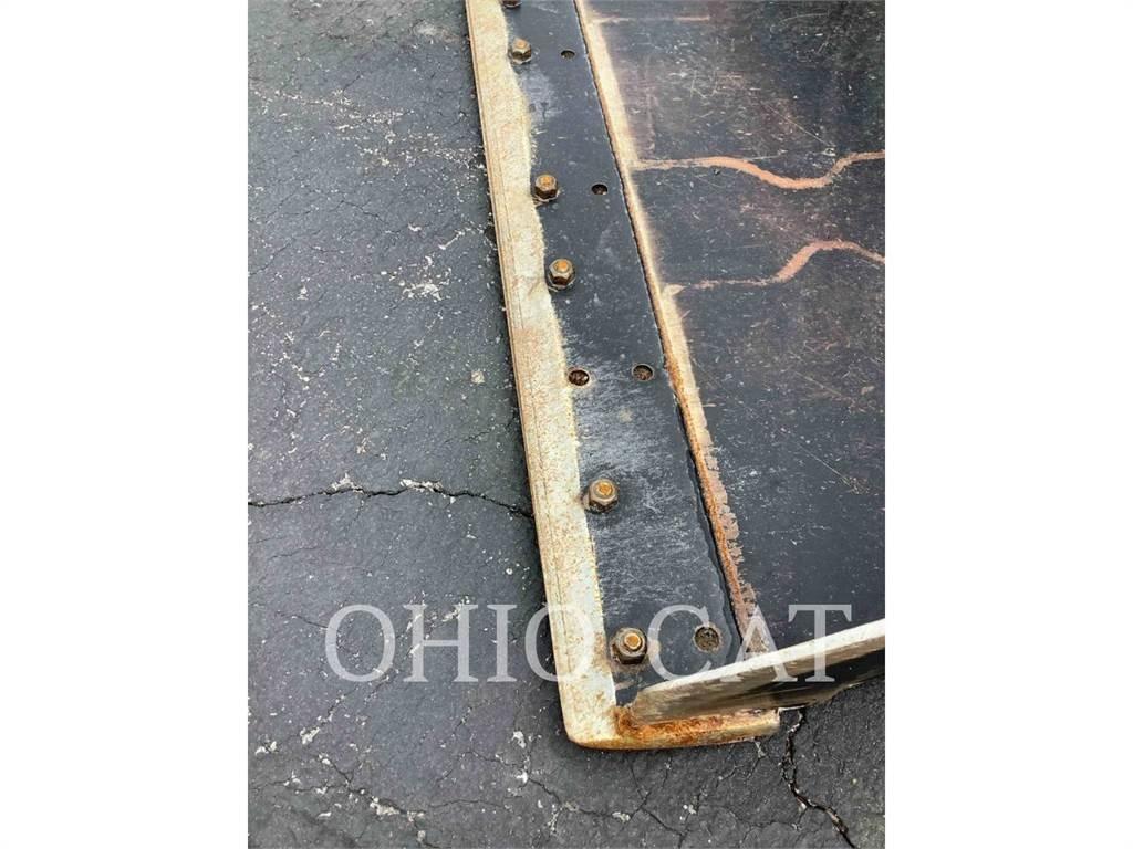 CAT 236D3 C3H2  스키드로더