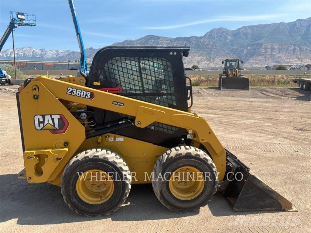 CAT 236D3 C3H2  스키드로더