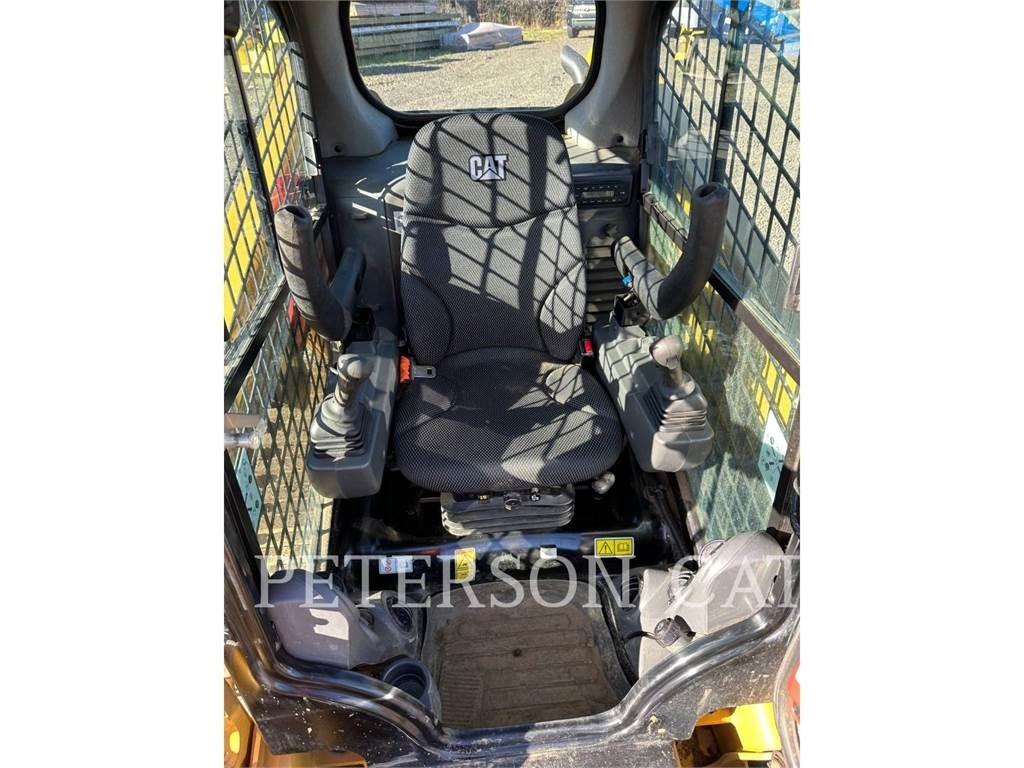 CAT 239D3  스키드로더