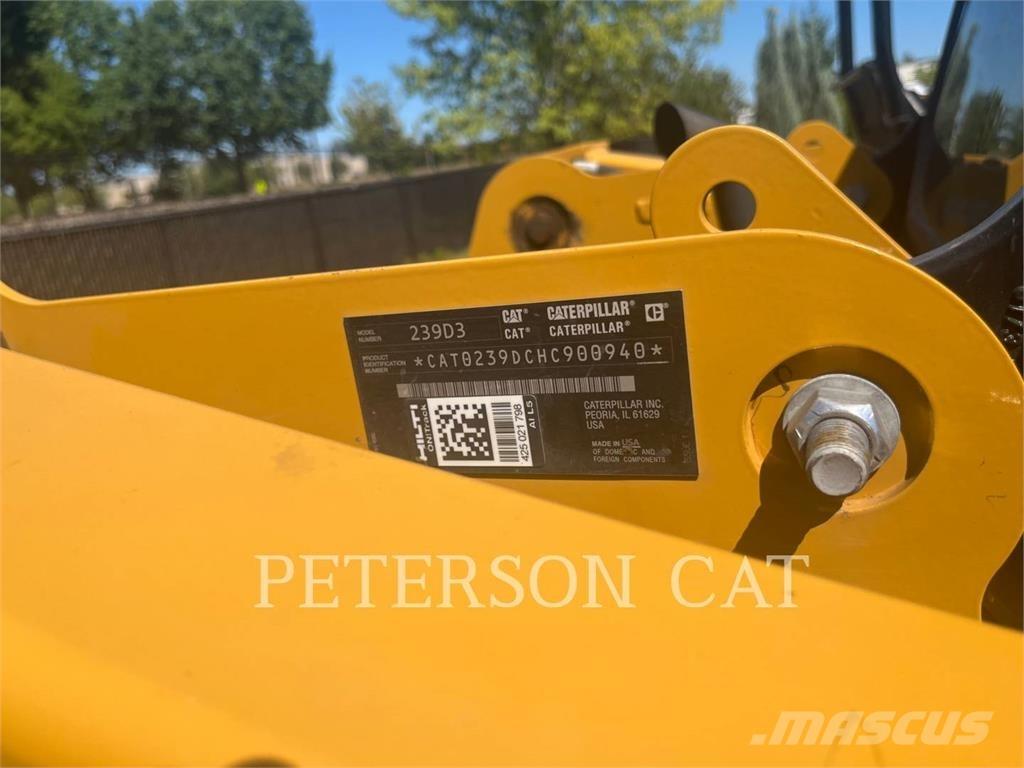 CAT 239D3  스키드로더
