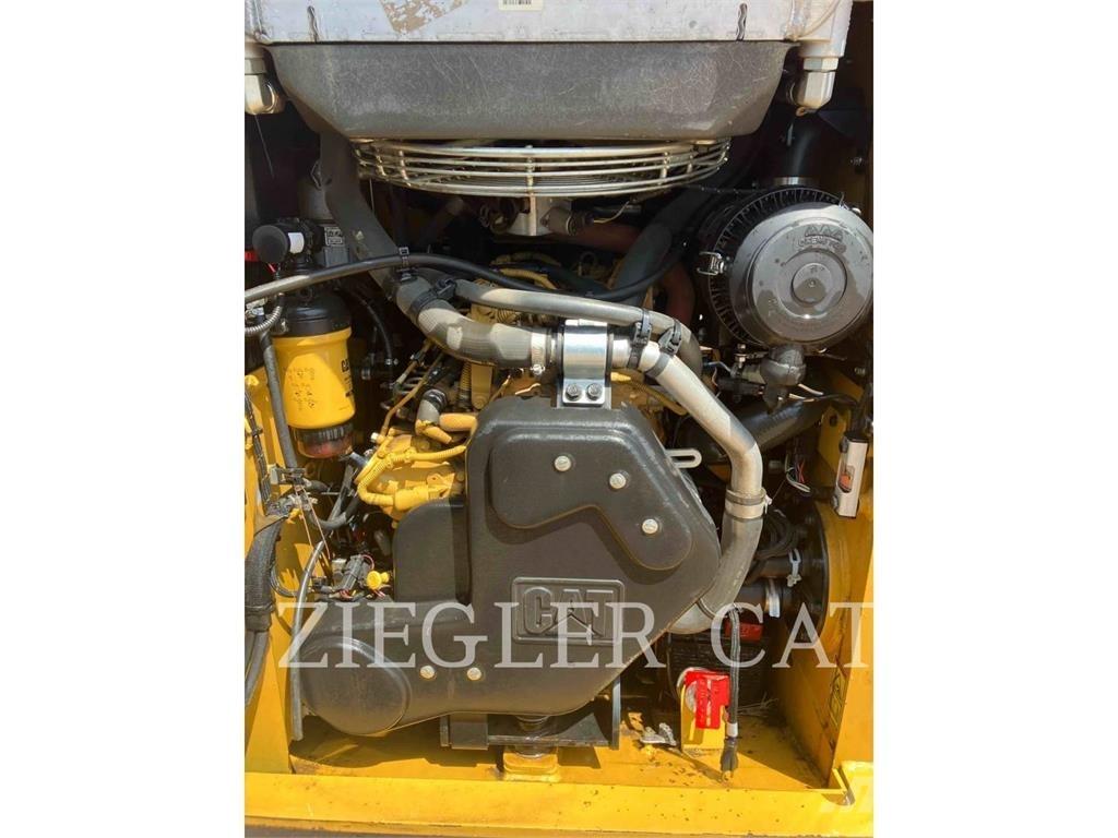CAT 239D3 궤도식 로우더