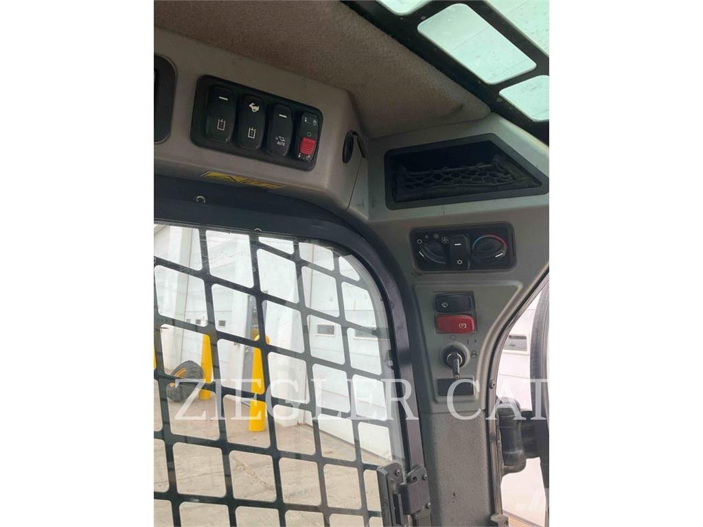 CAT 239D3 궤도식 로우더