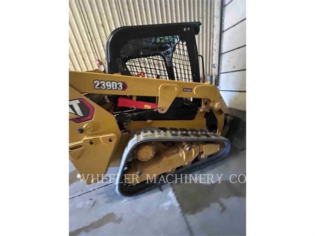 CAT 239D3 C1H2 궤도식 로우더
