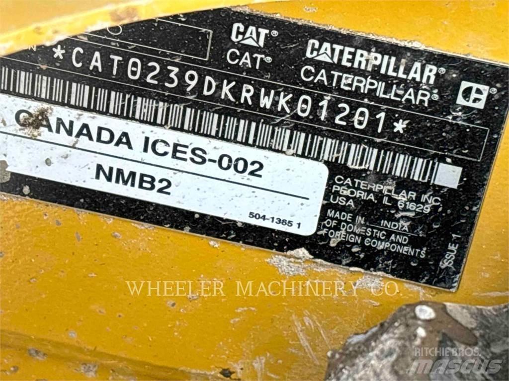 CAT 239D3 C3H2 궤도식 로우더