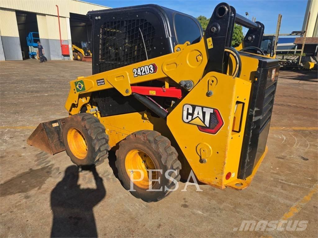 CAT 242 D  스키드로더