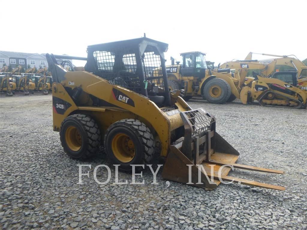 CAT 242B3  스키드로더