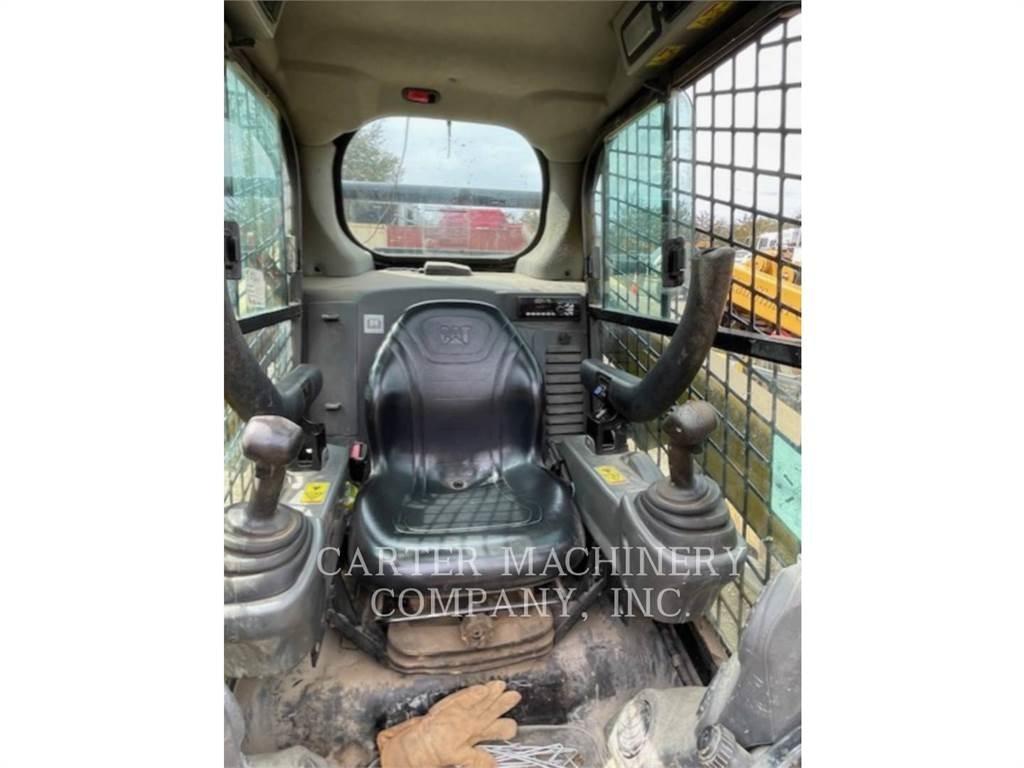 CAT 242D  스키드로더